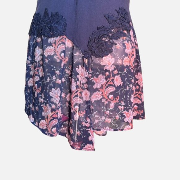 Akemi + Kin for Anthropologie Mixed Boho Floral Tunic Tee Top (Size S) - Picture 7 of 15